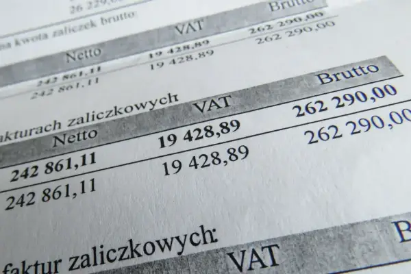 Zwolnienie podmiotowe z VAT - limit 240 000 zł. Czy na pewno się opłaca?