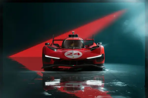 Czerwony samochód wyścigowy Ferrari 499P z numerem 24 na tle czerwonego światła.
