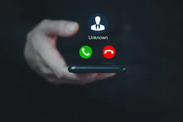 Ukryty numer - czy to spam? Jak reagować i blokować?