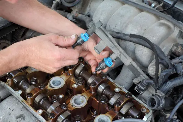 Czyszczenie układu paliwowego Diesel: Objawy, przyczyny i metody