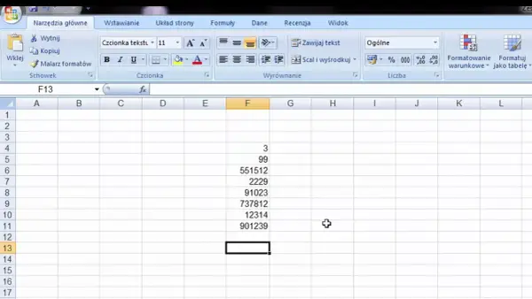 Arkusz kalkulacyjny Excel, gdzie w kolumnie F widoczne są liczby. Pokazuje, jak obliczyć wariancję w Excelu, wpisując dane.