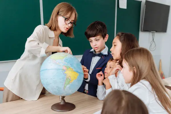 Kim jest nauczyciel? Rola, obowiązki i cechy dobrego pedagoga