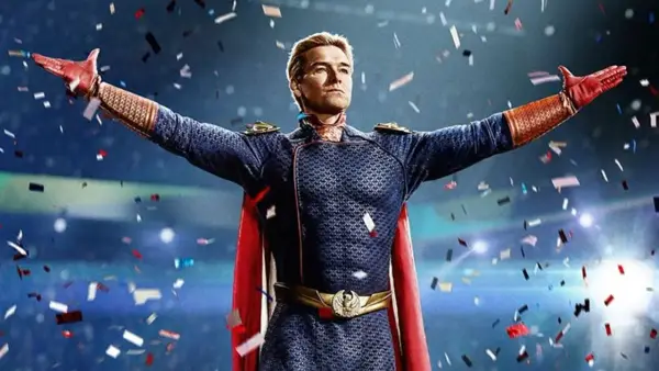 Homelander, en costume bleu et rouge, bras écartés sous une pluie de confettis. L'attente de the boys saison 5 date de sortie est insoutenable.