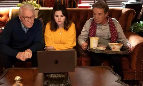 Steve Martin, Selena Gomez i Martin Short analizują dowody na laptopie. Czy to zapowiedź zbrodnie po sąsiedzku sezon 5?