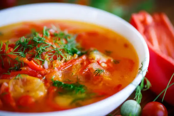Aromatyczna, najlepsza zupa rybna z papryką i koperkiem.