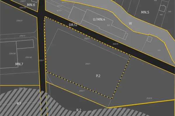 Fragment mapy z oznaczeniami działek i ulic. Dowiedz się, jak sprawdzić plan zagospodarowania przestrzennego działki, analizując takie dokumenty.