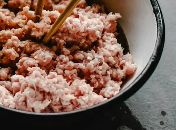Carne picada lista para preparar deliciosas recetas.