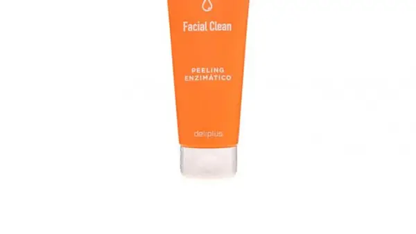 Tubo naranja de limpiador facial "Facial Clean" con "Peeling Enzimático" de Deliplus, un limpiador enzimático Mercadona para una piel radiante.