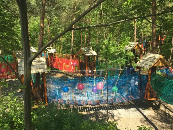 Park linowy Ciechanki – najlepsze trasy i atrakcje dla rodzin