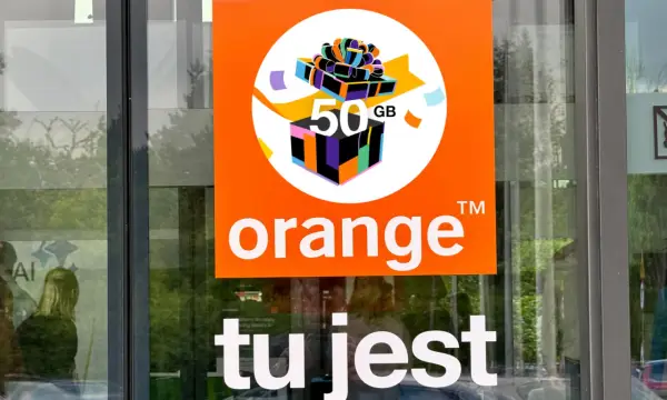 Logo Orange z informacją o 50 GB gratis. Dowiedz się, jak doładować konto Orange i skorzystać z promocji.
