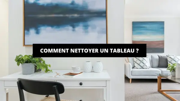 Comment nettoyer une peinture sur toile : un bureau moderne avec des tableaux abstraits et un salon invitant.