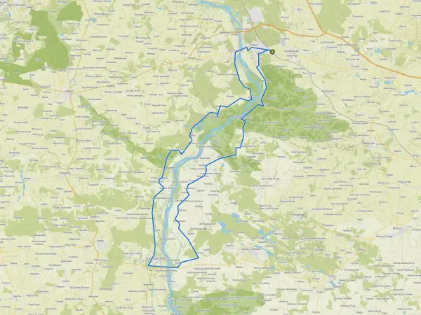 Mapa pokazuje trasę jak dojechać z Puław do Kazimierza Dolnego, z zaznaczoną drogą przez tereny wiejskie i nad Wisłą.