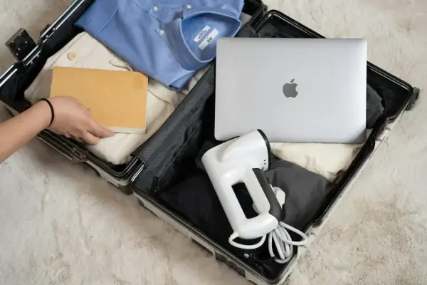 Pakowanie: czy można mieć laptopa w bagażu podręcznym? Tak, obok koszuli i podręcznego parowca.