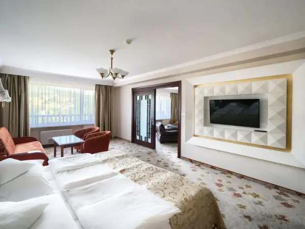 Cena w Hotelu Gołębiewski: Ile kosztuje doba? Sprawdź!