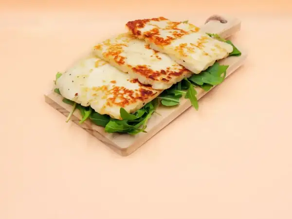 Halloumi - jak smażyć i z czym łączyć? 5 szybkich przepisów