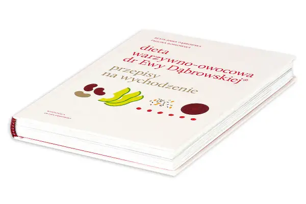Książka "Dieta warzywno-owocowa dr Ewy Dąbrowskiej. Przepisy na wychodzenie" z grafikami fasoli, bananów i nasion.