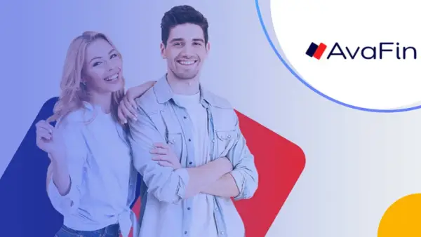 Uśmiechnięta para, symbolizująca pewność siebie w finansach, obok logo AvaFin.