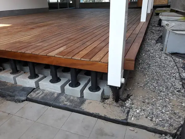 Jak zbudować taras z bloczków fundamentowych - poradnik krok po kroku