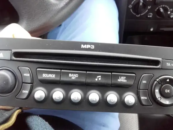 Jak włączyć Bluetooth w Peugeot 207 - proste kroki i porady
