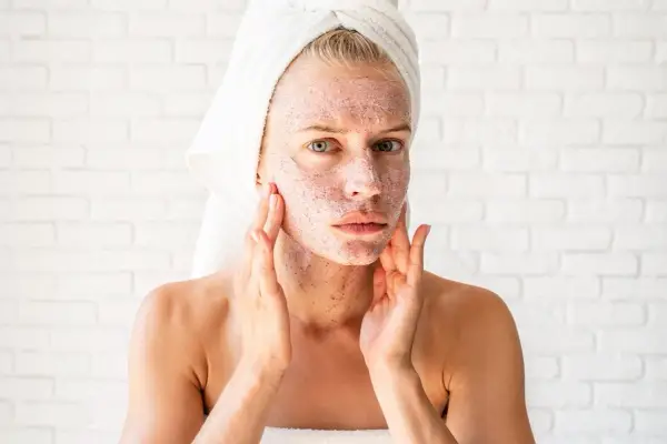 Vianek Rewitalizująca Maseczka-Peeling: Sekret promiennej cery?