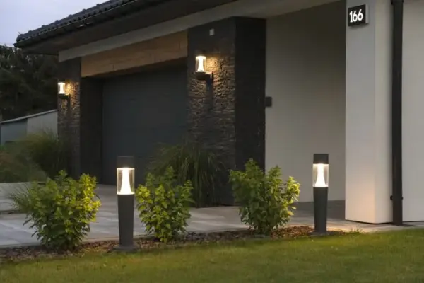 Oświetlenie nad Wejściem do Domu - Lampa LED i Nowoczesne Oprawy Oświetleniowe