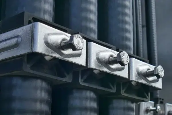 Jak działa kotwa rozporowa? Zrozum mechanizm i zastosowanie w budownictwie
