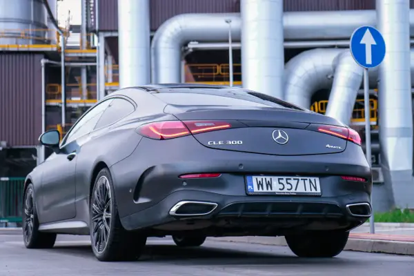 Mercedes C300 Coupé (C205): Czy warto kupić? Usterki, ceny, CLE
