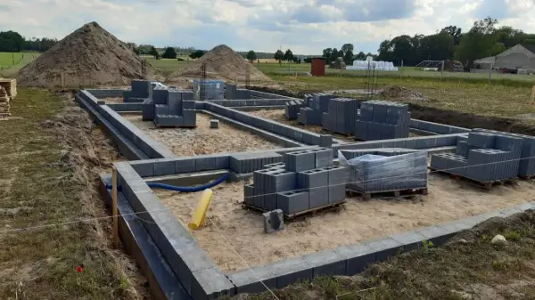 Ile kosztuje wylanie fundamentów? Sprawdź, co wpływa na ceny