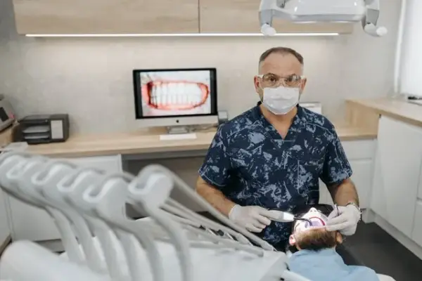 Stomatologia co na NFZ: Jak skorzystać z darmowej opieki dentystycznej?