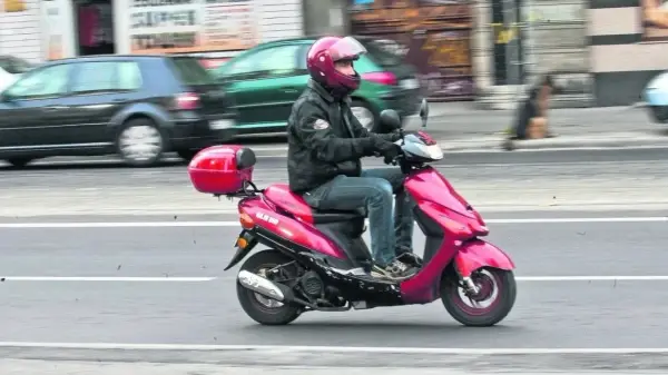 Czy karta rowerowa uprawnia do jazdy motorowerem? Sprawdź to teraz!