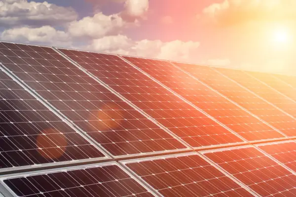 Comprendre le fonctionnement de l'énergie solaire et ses avantages