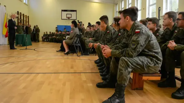Czy po zawodówce można iść do wojska? Tak – Twój przewodnik
