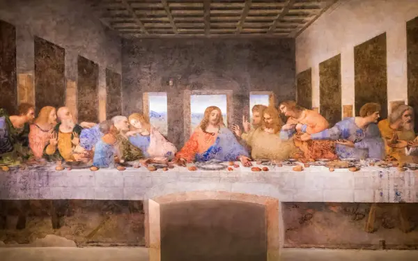 Das letzte Abendmahl in Mailand: Jesus sitzt mit seinen Jüngern am Tisch, die Emotionen sind greifbar.