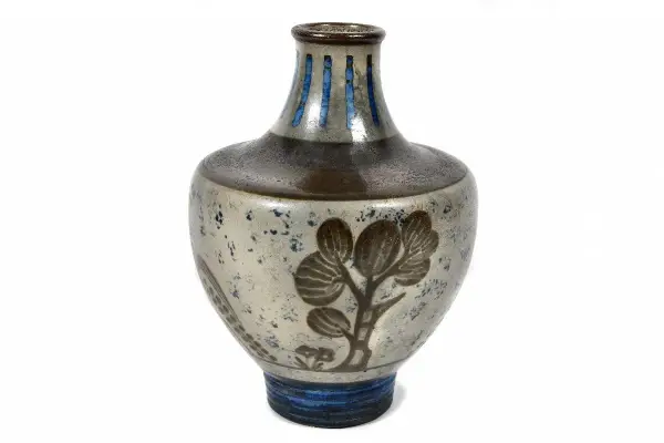 Vase en céramique de René Buthaud, décoré d'un arbre stylisé et de motifs bleus.