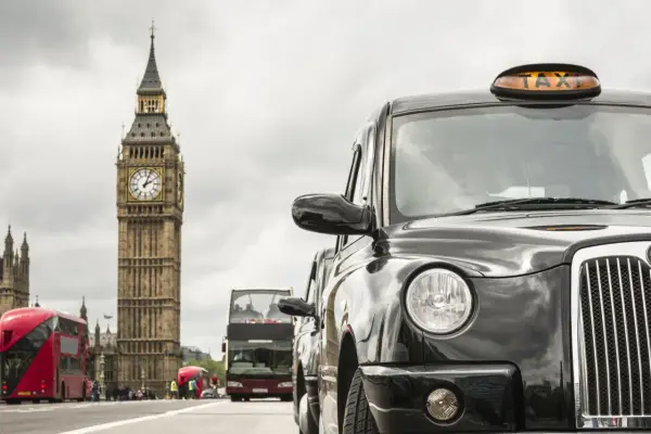 Ile kosztuje taxi w Londynie? Sprawdź ceny i ukryte opłaty