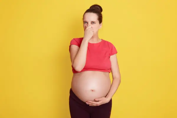 Śmierdzące gazy w ciąży - Skąd się biorą i jak sobie z nimi radzić?