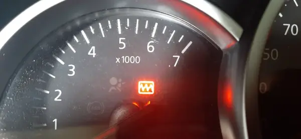 Dacia Duster: kontrolka ciśnienia w oponach świeci się. Czas na reset!