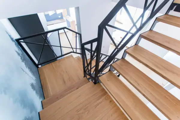 Nowoczesne schody metalowe: styl, ceny i inspiracje poznaj [KB.pl]