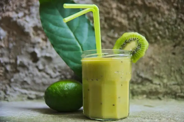 Koktajl awokado, kiwi, banan: przepis, korzyści i idealny czas!