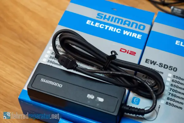 Shimano Di2 E-Tube Kabel und Ladegerät. Perfekt für die elektrische Schaltung.