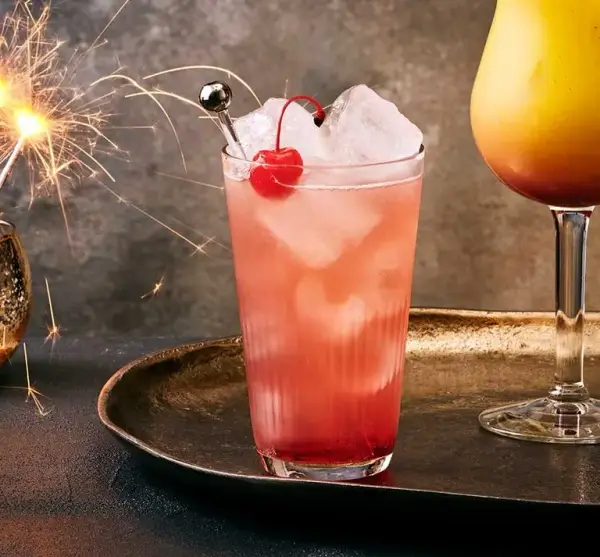 Odkryj sekrety drinka Shirley Temple: przepis, historia i wariacje