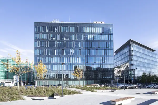 Ocean Plaza: Nowoczesny biurowiec na Placu Gugulskiego 1 w Warszawie