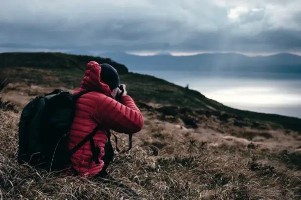 Jak wybrać plecak outdoorowy? Kluczowe cechy i funkcje