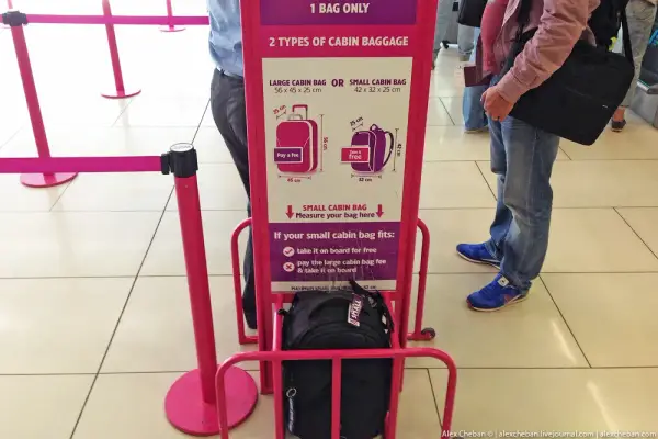 Jak uniknąć opłat za bagaż w Wizz Air? Zasady i limity bagażu podręcznego i rejestrowanego