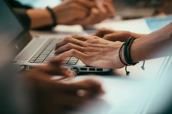 Smart kontrakty i automatyzacja zakładów