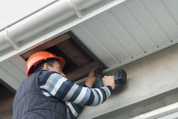 Montaż podbitki dachowej krok po kroku - Poradnik dla majsterkowiczów
