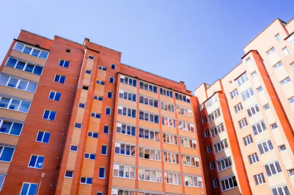 Komu podlega prezes spółdzielni mieszkaniowej i jakie ma obowiązki?