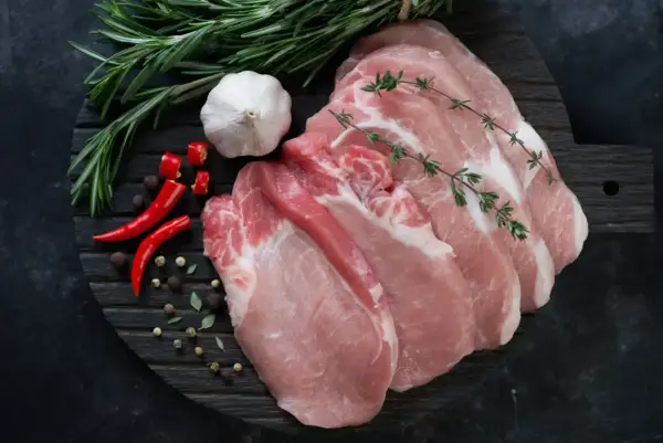 Co zrobić ze schabu wieprzowego? Proste przepisy na pyszne dania