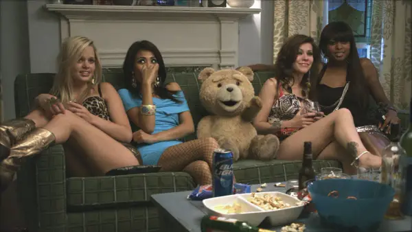 Recenzja filmu Ted - kontrowersyjna komedia która dzieli widzów i krytyków