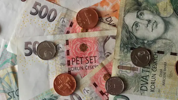 Jaka waluta w Czechach? Wszystko o koronie czeskiej i płatnościach